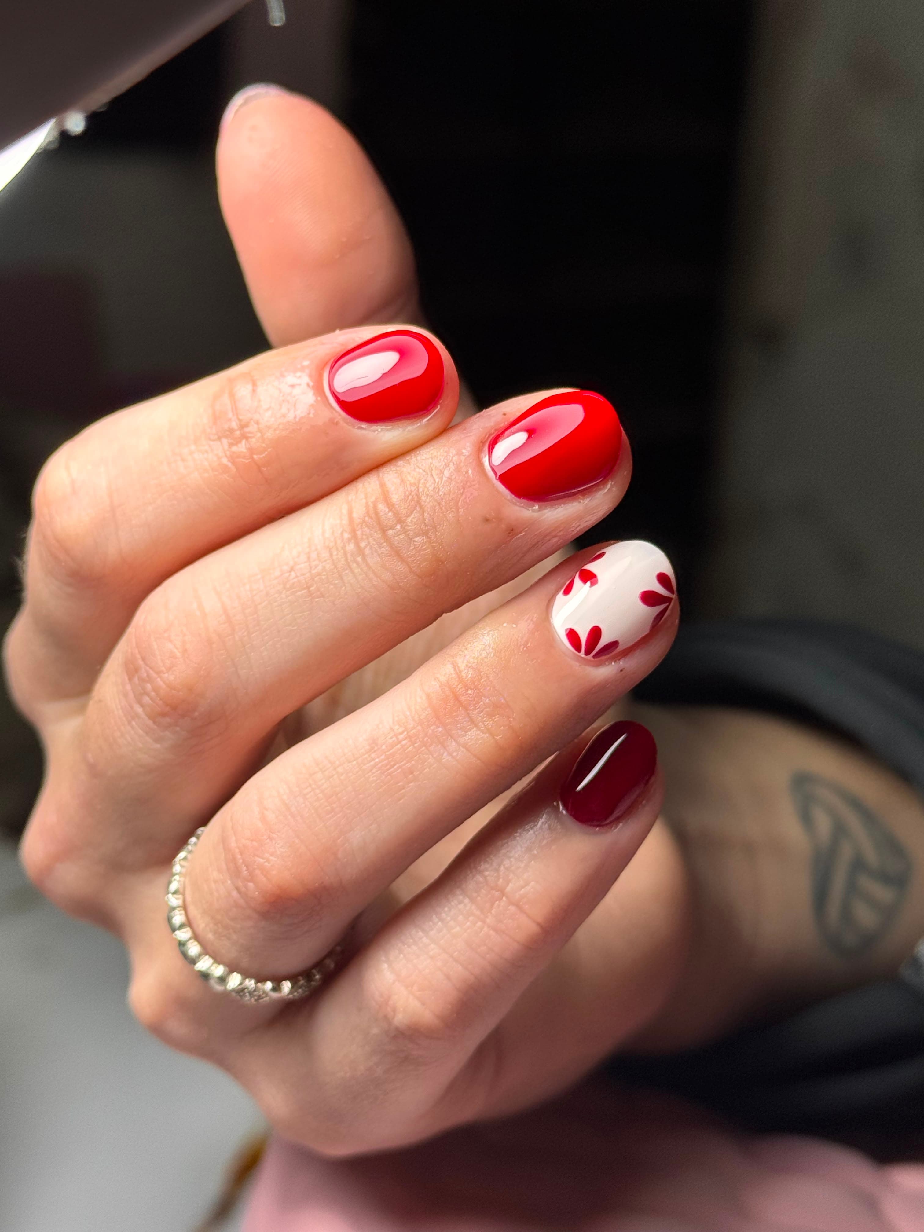Trabajo de manicura realizado en Mar Bella Studio 11