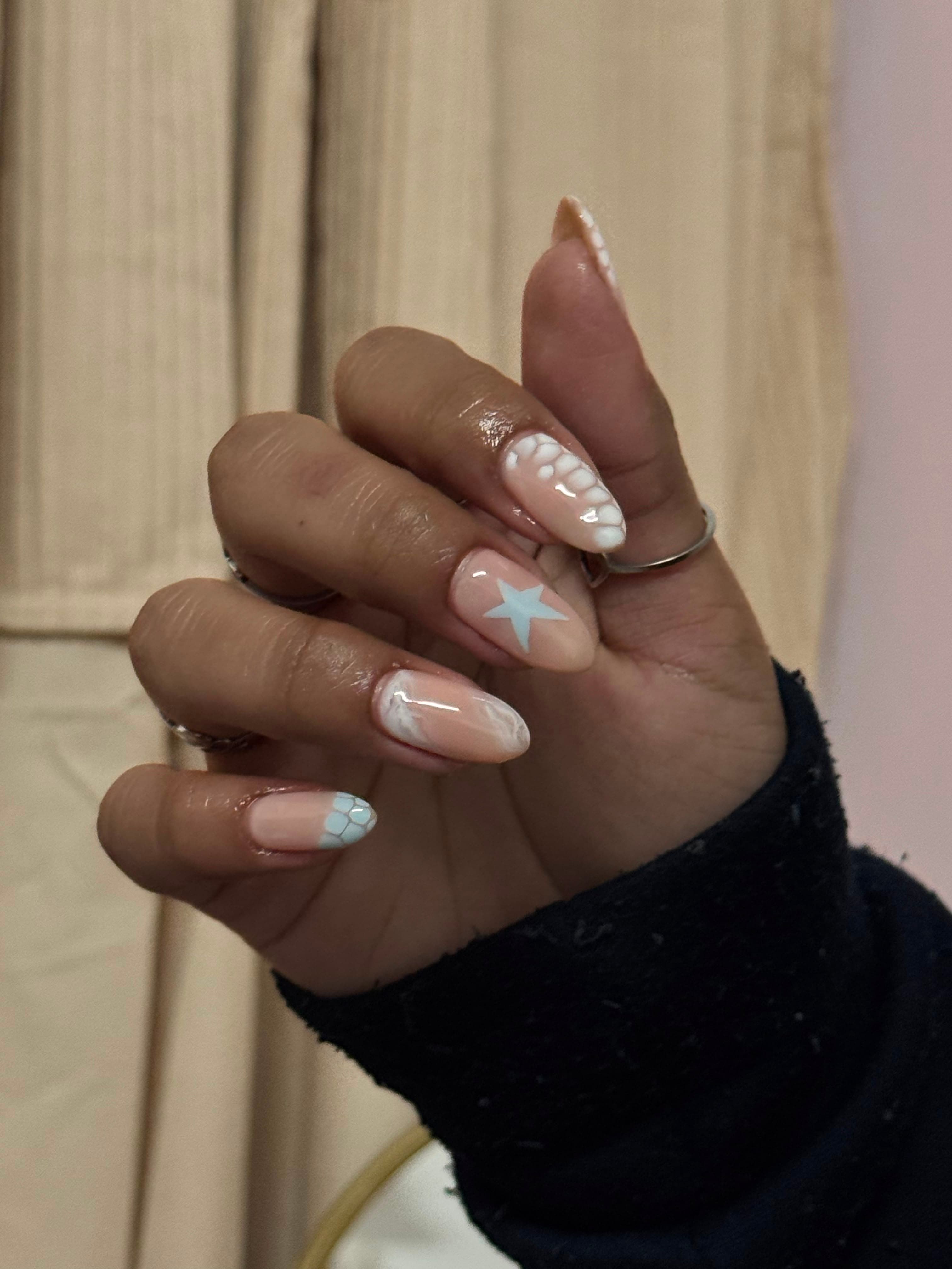 Trabajo de manicura realizado en Mar Bella Studio 13